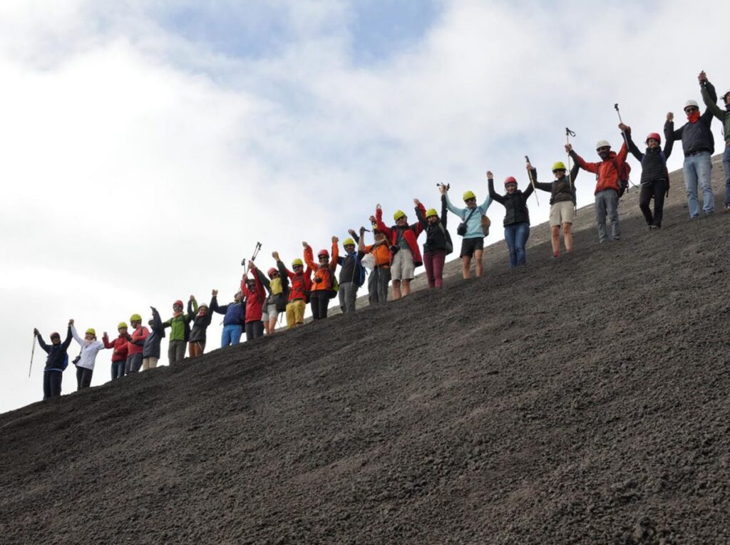 Gruppo in escursione sull’Etna a 3000 metri